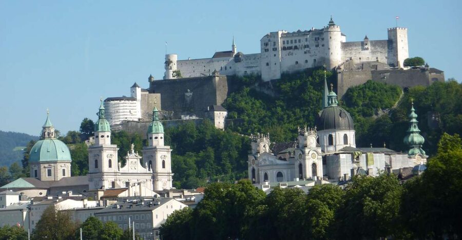 Salzburg “Sound of Music” Private Driver-Guided Tour - Mirabell Gardens and the Do-Re-Mi scene