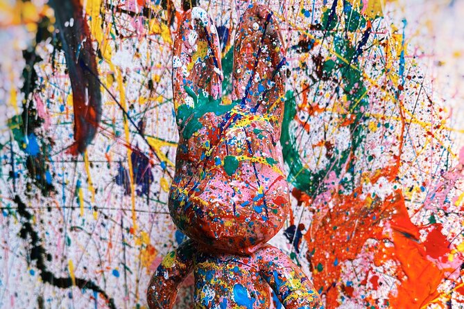 Seoul Action Painting Experience in a Studio (Foreigner Only) - One canvas, four colors, many ways to make marks