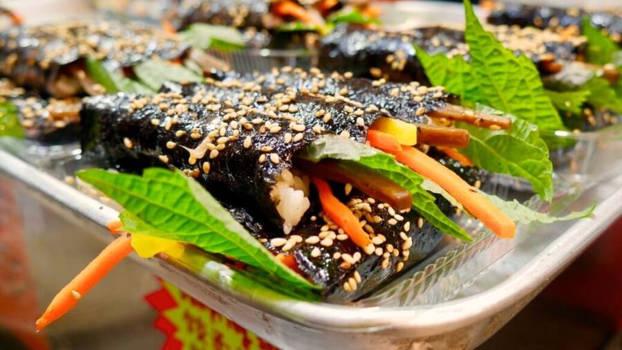 Seoul: Gwangjang Market Netflix Food Tour - Insadong’s art shops and traditional character