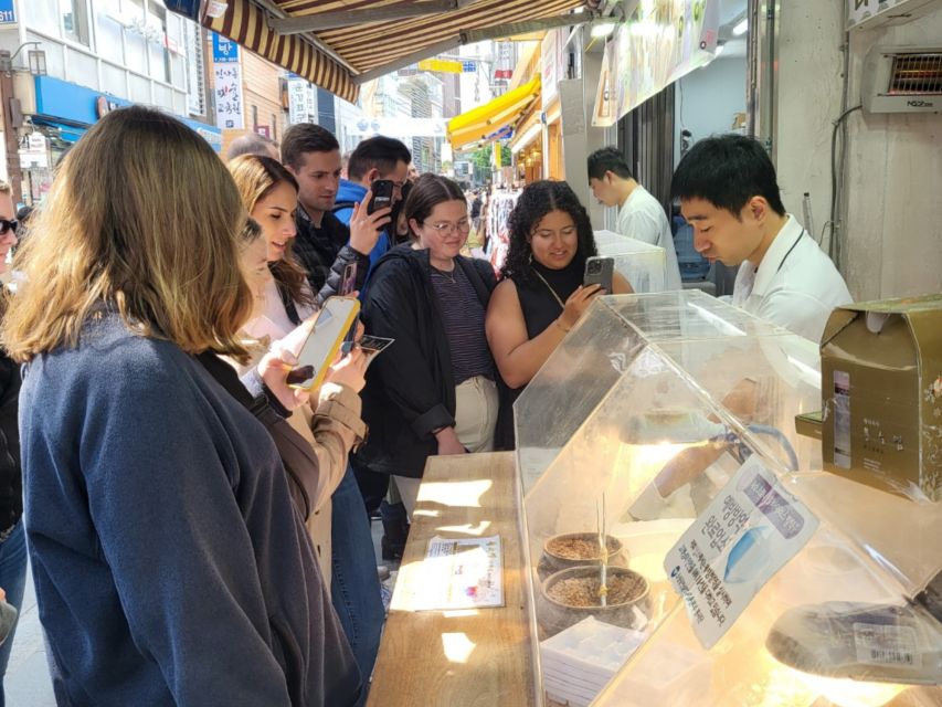 Seoul: Gwangjang Market Netflix Food Tour - Meeting at Anguk Station and entering Insadong