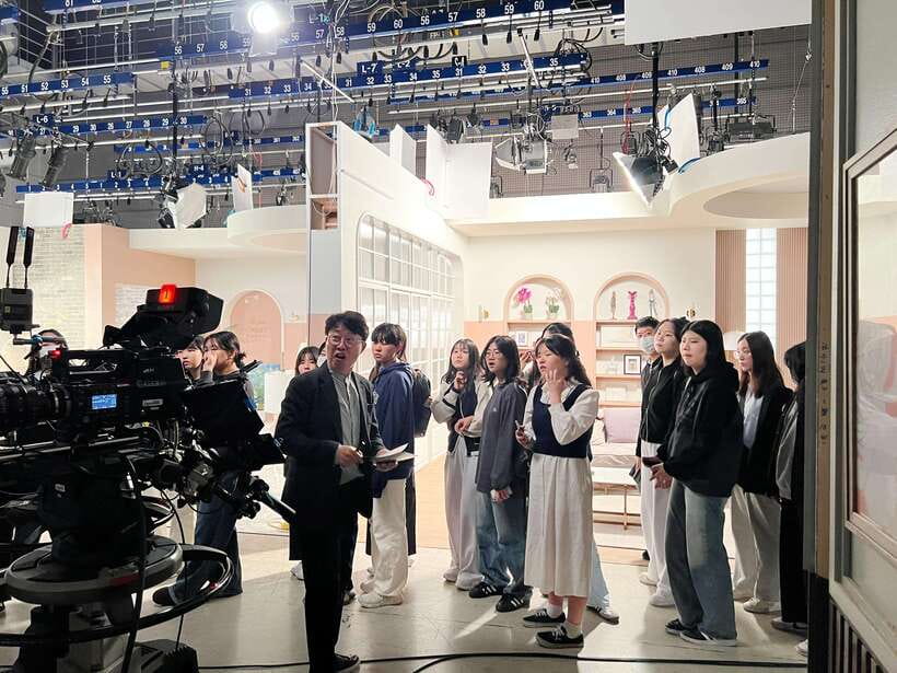 Seoul: MBC Insider Live K-Drama Rehearsal & VIP Studio Tour - The morning coach from Seoul
