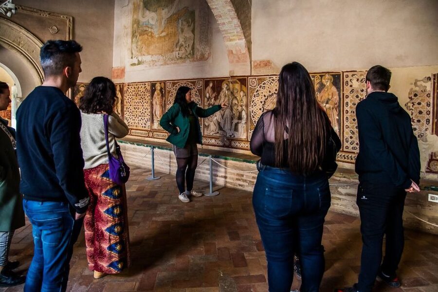 Seville: Game of Thrones and Roman Empire Italica Tour - Casa de los Pájaros and the remains of a neighborhood