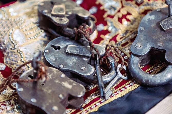 SHERLOCK Escape Room - Bringing children and mixed-age groups