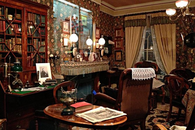 Sherlock Holmes Museum & See London's Top Sights Walking Tour - London Bridge and the city skyline