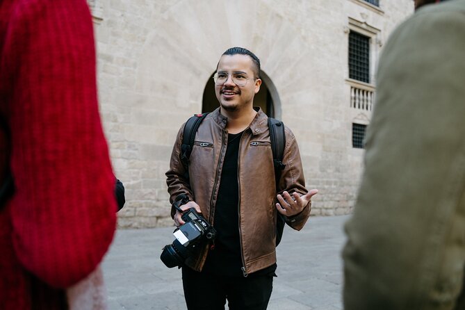 Shine in the Streets of Barcelona: cinematic & candid photos - Plaça Sant Felip Neri: a quieter change of mood