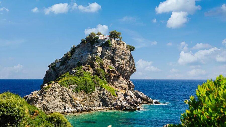 Skopelos: Mamma Mia Cliff Tour - Choosing between the climb and the beach below