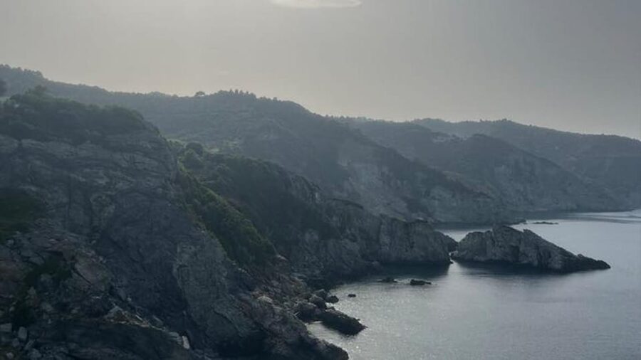 Skopelos: Mamma Mia Cliff Tour - One hour at Kastani Beach