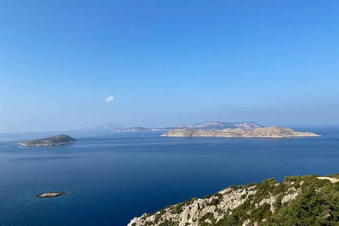 Small group hiking between the beach and Kritinia Castle - Key points at a glance