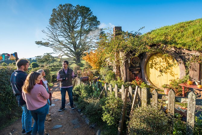 Small-Group Hobbiton Tour from Auckland with Party Marquee Lunch - Why the farm setting matters