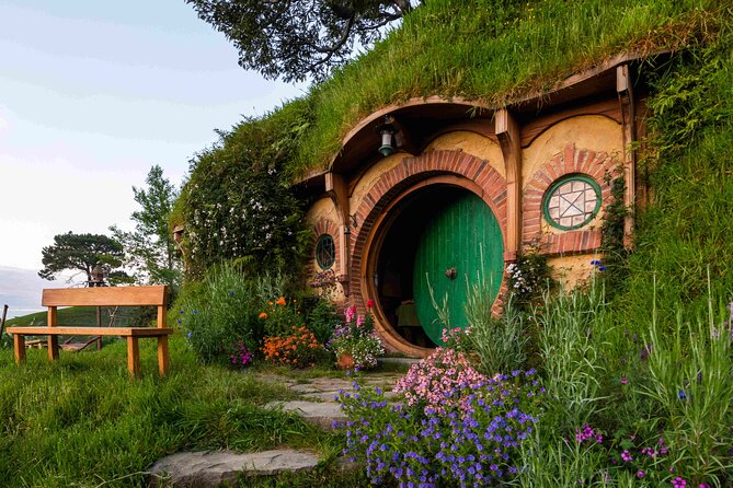 Small Group Luxury Hobbiton Tour incl. Lunch From Auckland - Lunch at the Party Marquee