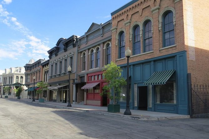 Small-Group Warner Bros and Hollywood Tour from Anaheim - A 7:30 am pickup makes the day possible
