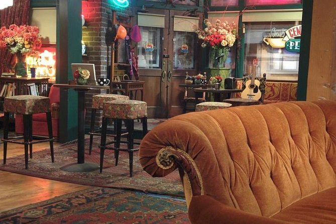 Small-Group Warner Bros and Hollywood Tour from Anaheim - The guide can shape the feel of the outing