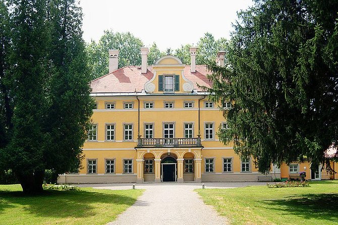 Sound of Movies: Musical Tour to Salzburg from Vienna - Strengberg: a practical motorway break