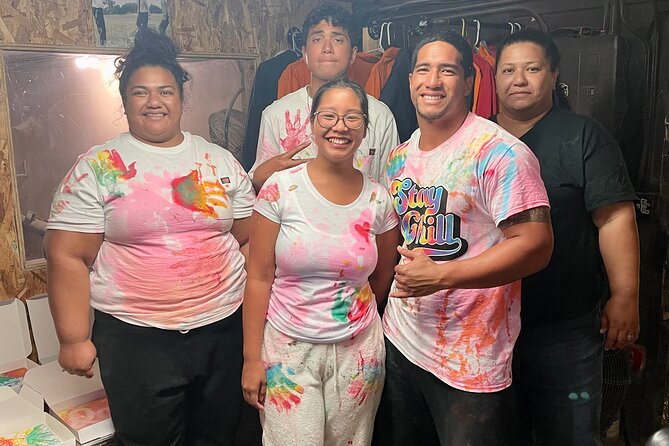Splatter Art Paint Studio Experience in Hawaii - A Honolulu art session with very few rules