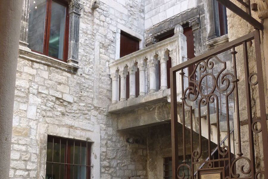 Split: Game of Thrones Tour with Diocletian's Palace Cellar - Seeing Meereen through photos and clips