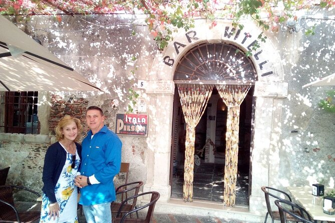 Taormina: Private/Guided Godfather with Authentic Pizza Tasting - Pizza, wine, and a terrace view