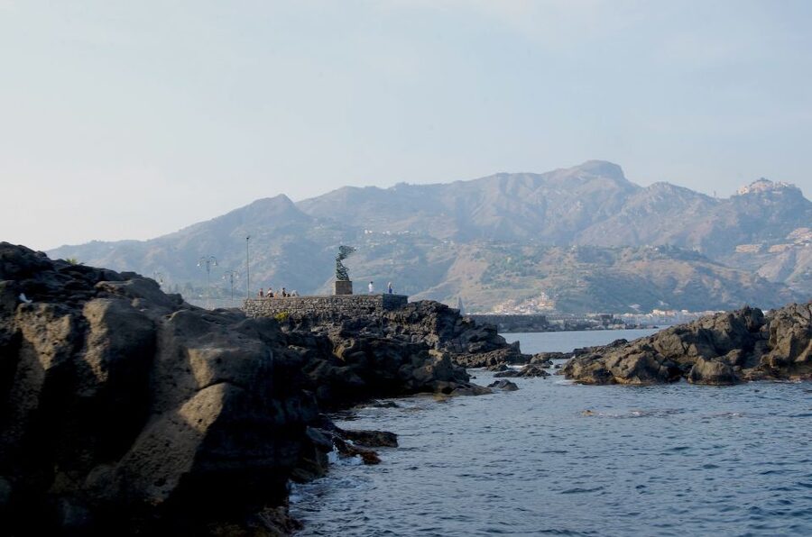 Taormina: White Lotus Tour - Isola Bella and the swimming stop