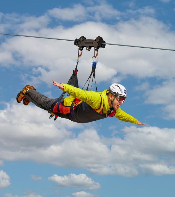 The Falcon : Superman ride with Mega Zipline Iceland - A small-group safety briefing before launch