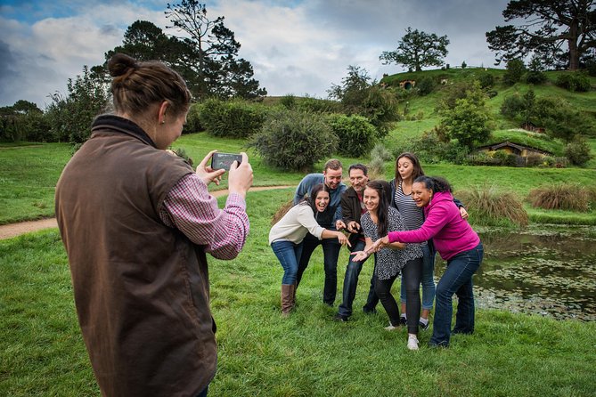 The Hobbiton Movie Set Small-Group Guided Tour from Auckland - The early Auckland departure and long road south