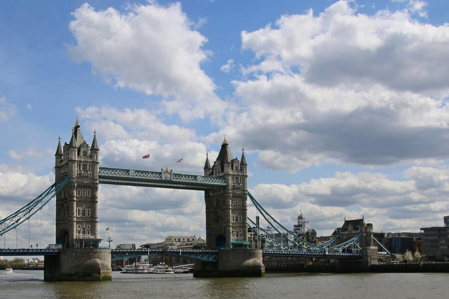 The most complete and exclusive Harry Potter tour in London - Southwark Cathedral, Borough Market, and the Leaky Cauldron