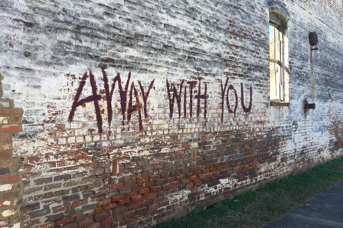 The Walking Dead: Private Film Locations Tour of Senoia - The Walking Dead Museum in Senoia