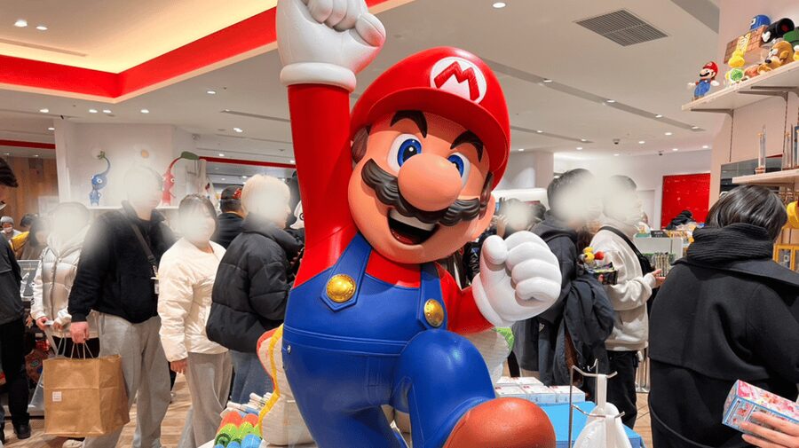 Tokyo: Japanese anime stores with ramen lunch in Shibuya - The manga and anime side of Shibuya