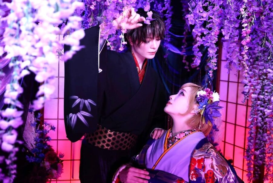 Tokyo: Private Makeover Photography Studio in Luxury Kimono - The private photo session keeps posing simple