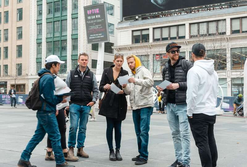 Toronto: Hollywood North Experience Film & TV Tour - Toronto City Hall and Nathan Phillips Square