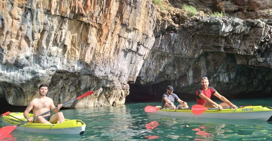 Tour in Kayak sulle orme di James Bond a Maratea - Key points at a glance