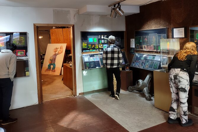 Tour of Dr. Laser's Holographic Studios and Laser Lab - Inside New York’s oldest holography gallery