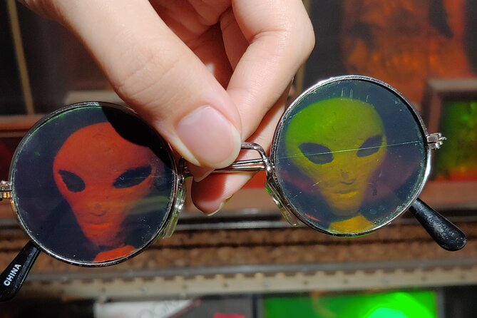 Tour of Dr. Laser's Holographic Studios and Laser Lab - Your hologram souvenir