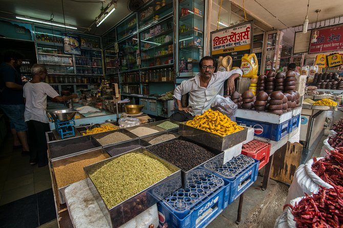 Ultimate Mumbai Full Day: Sights, Bollywood Dance, Lunch & Spices - Churchgate and the dabbawala story