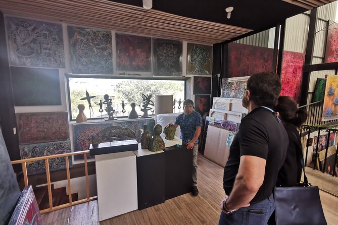 Visit to workshops and studios of contemporary art artists - Manuel Miguel’s many materials in Pueblo Nuevo