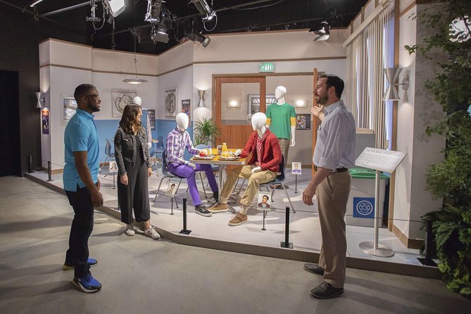 Warner Bros. Studio Tour & Celebrity Homes Tour Package - The Hollywood Hills and the sign