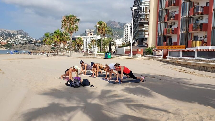 Yoga on the beach San Juan, Alicante - Choosing between Yoga Flow and Ashtanga